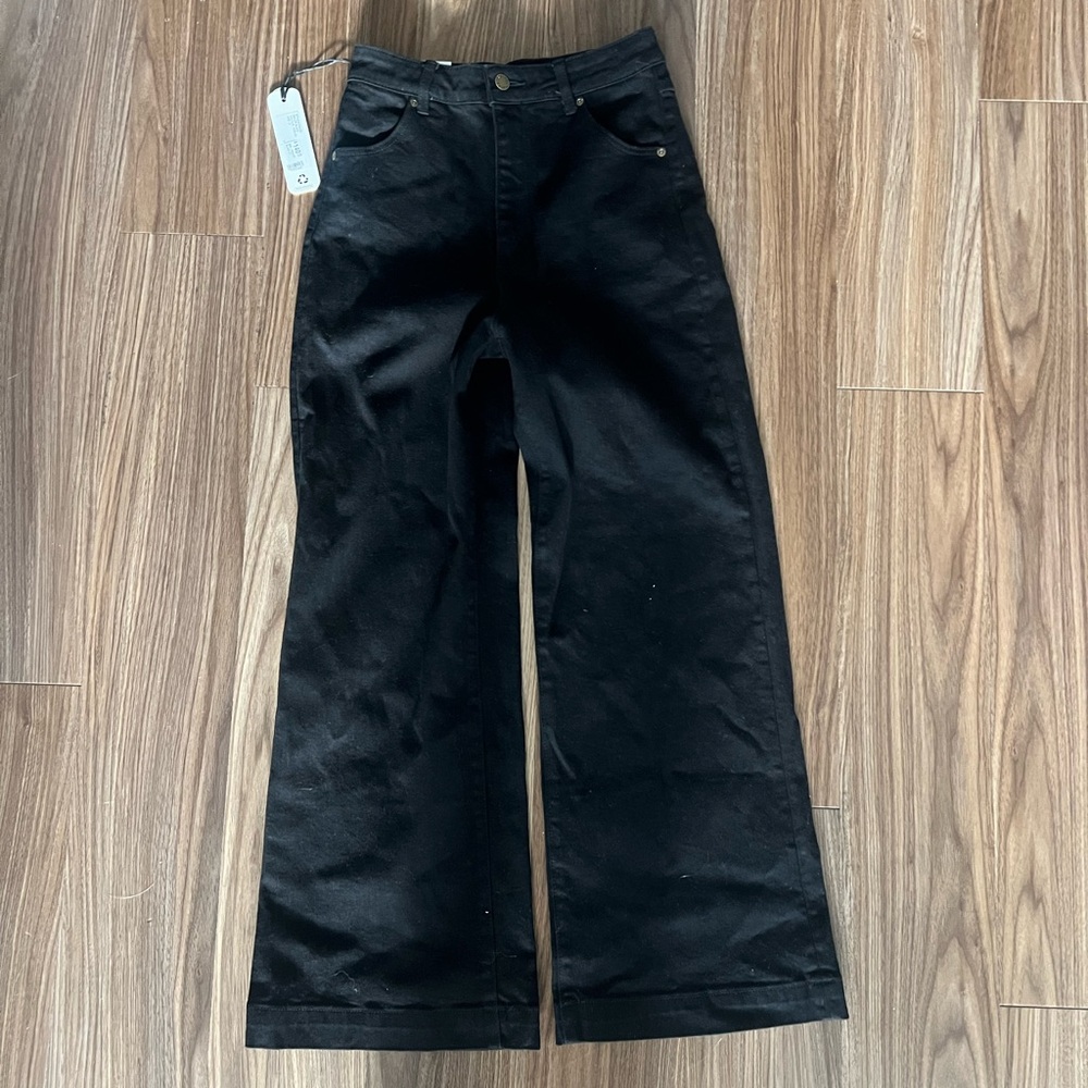 Rolla’s High Rise Wide Leg Black Jeans
Size 27
NWT